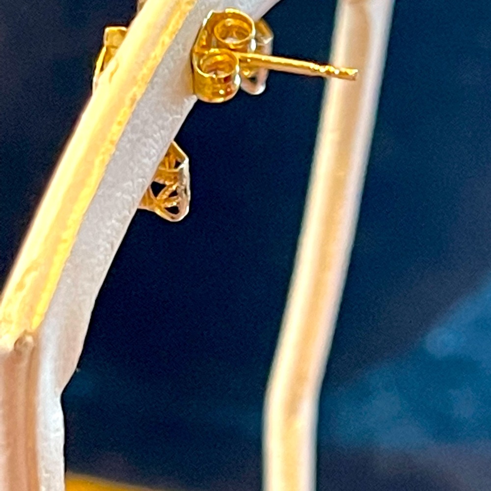 (SOLD)14k yellow gold earrings - Picture 11 of 11